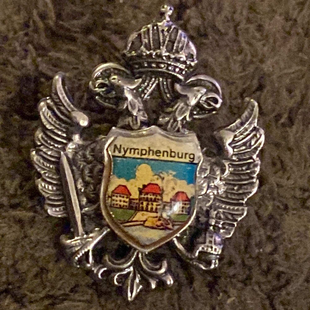 Nymphenburg travel pin